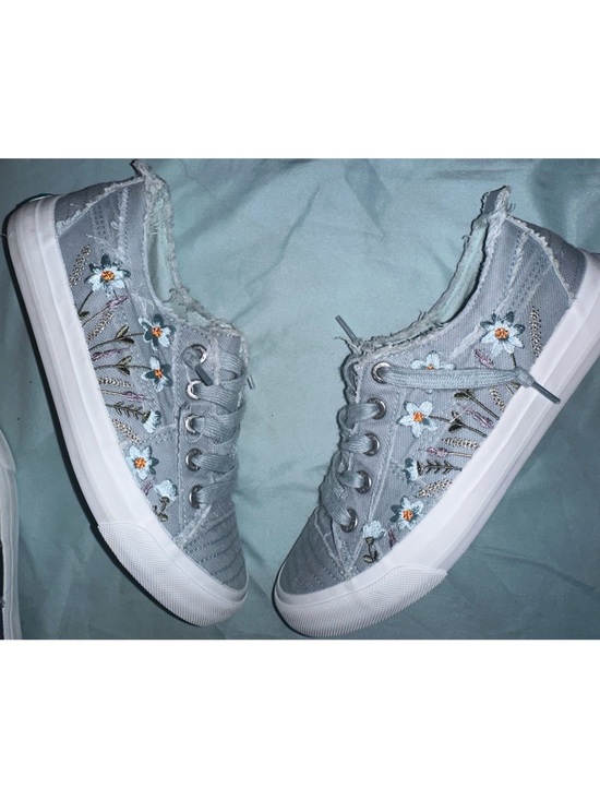 Blowfish Malibu Shoes - Sz 8 Blowfish Malibu Sadie-Sun Embroidered Floral Sneakers Navy Blue